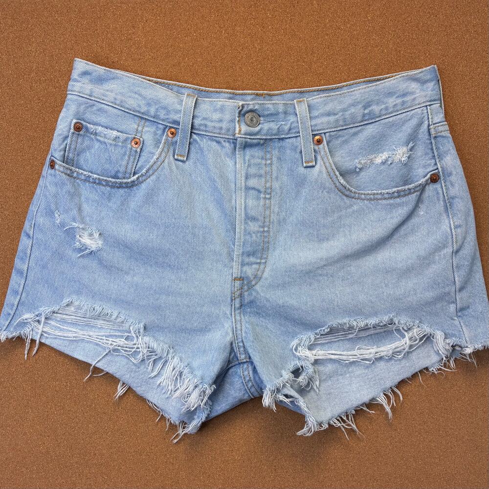 Levi’s 501 Original Distressed Denim Shorts Light Wash W29 Frayed Hem